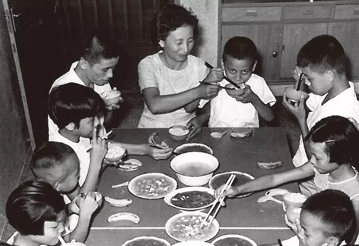 接辦台北大同育幼院